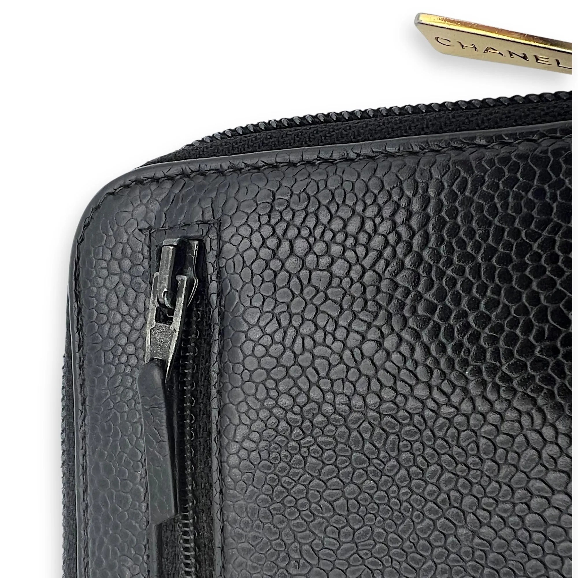 CC Zipped Black Wallet in Caviar Leather, Gold hardware