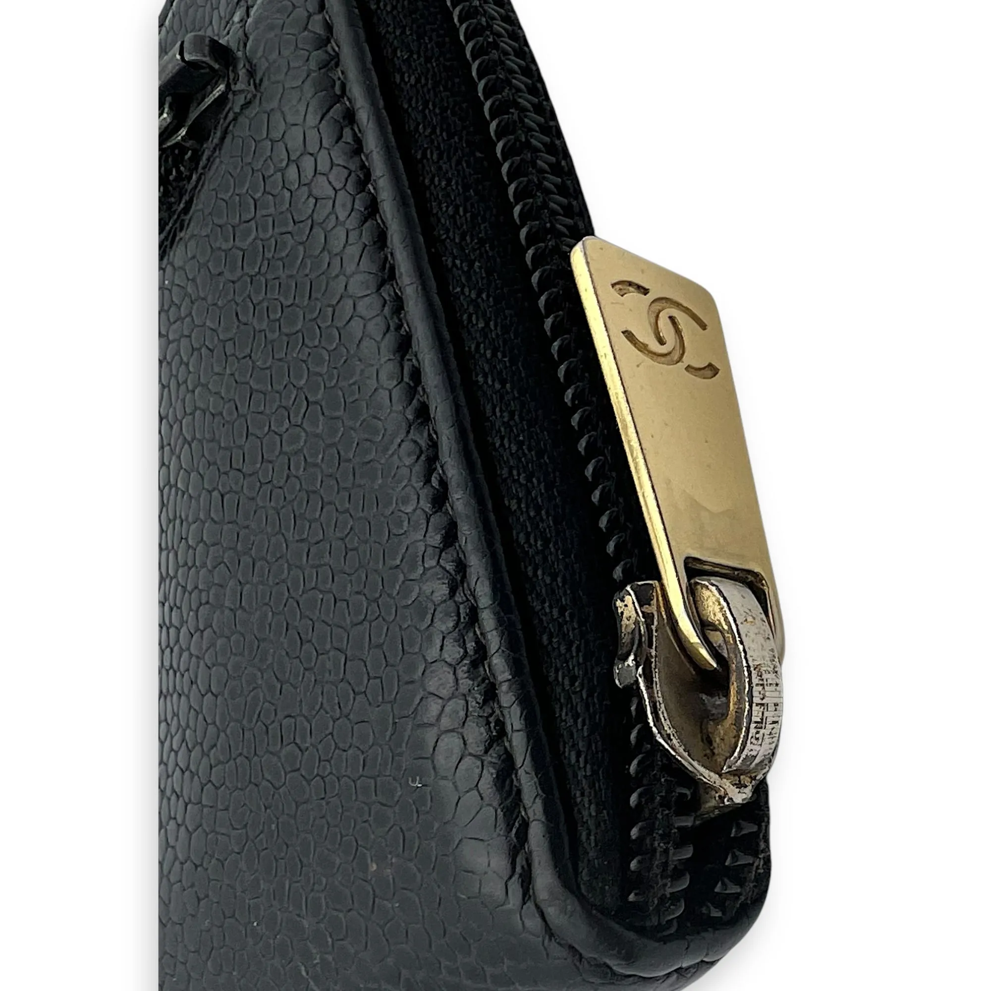 CC Zipped Black Wallet in Caviar Leather, Gold hardware