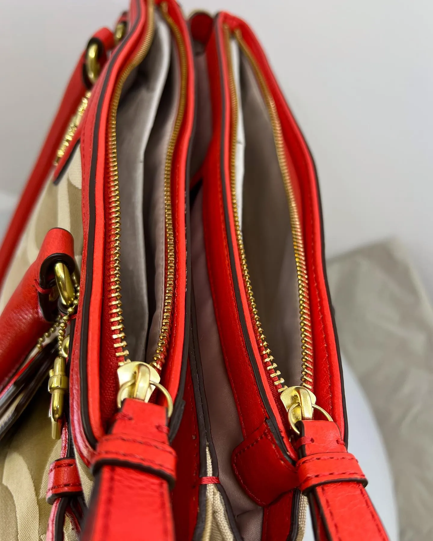 COACH CARRY ALL SIGNATURE SATCHEL