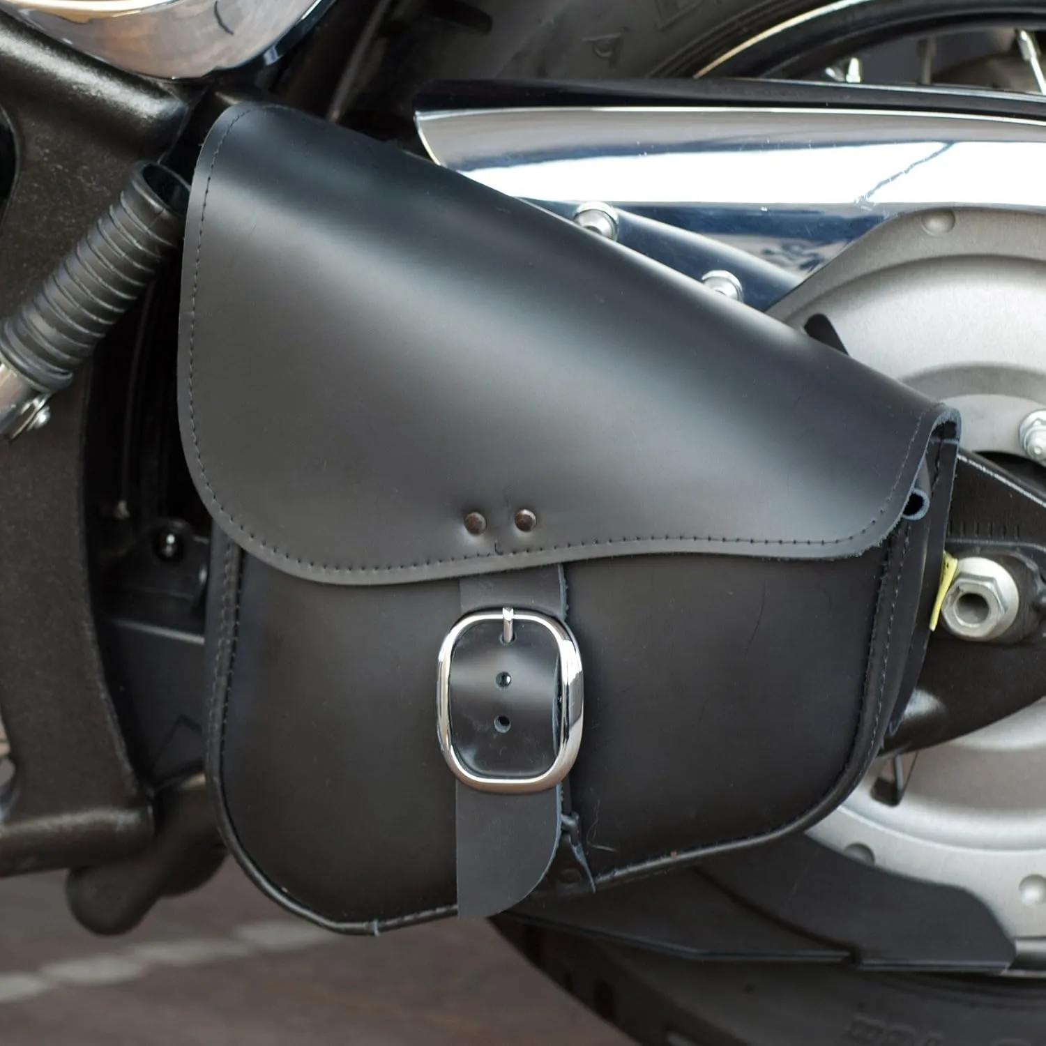Dowco Willie & Max 59823-00 Triangulated Leather Motorcycle Swingarm Bag: Chrome Buckle, Black, 9 Liter Capacity , Brown