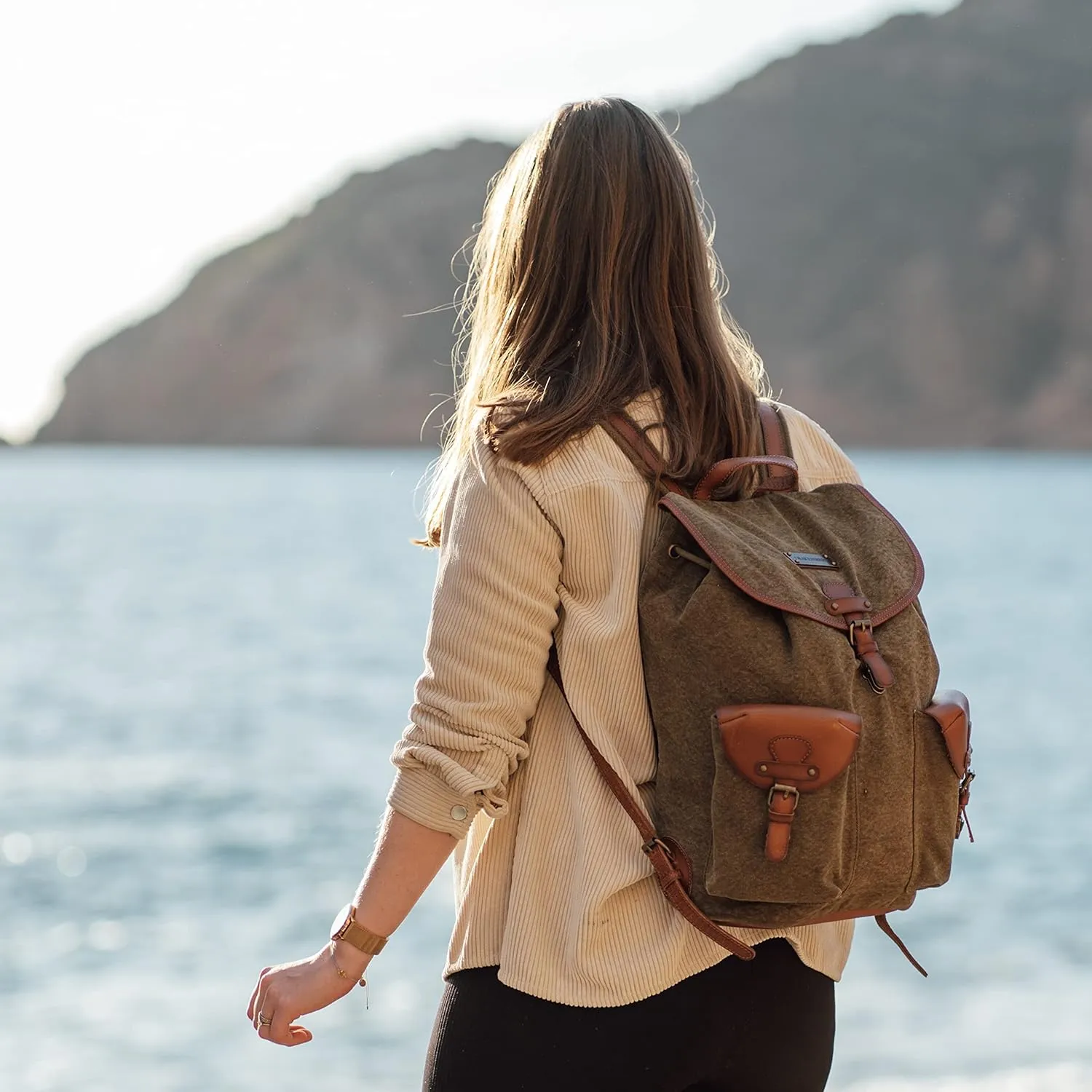 DRAKENSBERG Backpack 'Henrietta' - classy hiking and leisure daypack in retro vintage design, 13" laptop compartment, ladies, men, sustainably handmade, 20L, canvas, leather, olive-green, DR00139