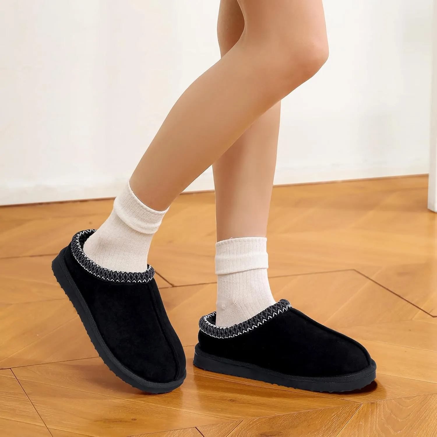 Fuzzy Slippers for Women Cozy Warm Shoes Indoor and Outdoor Faux Fur Fleece Lined Winter House Slippers for Woman Cute Short Ankle Shoes