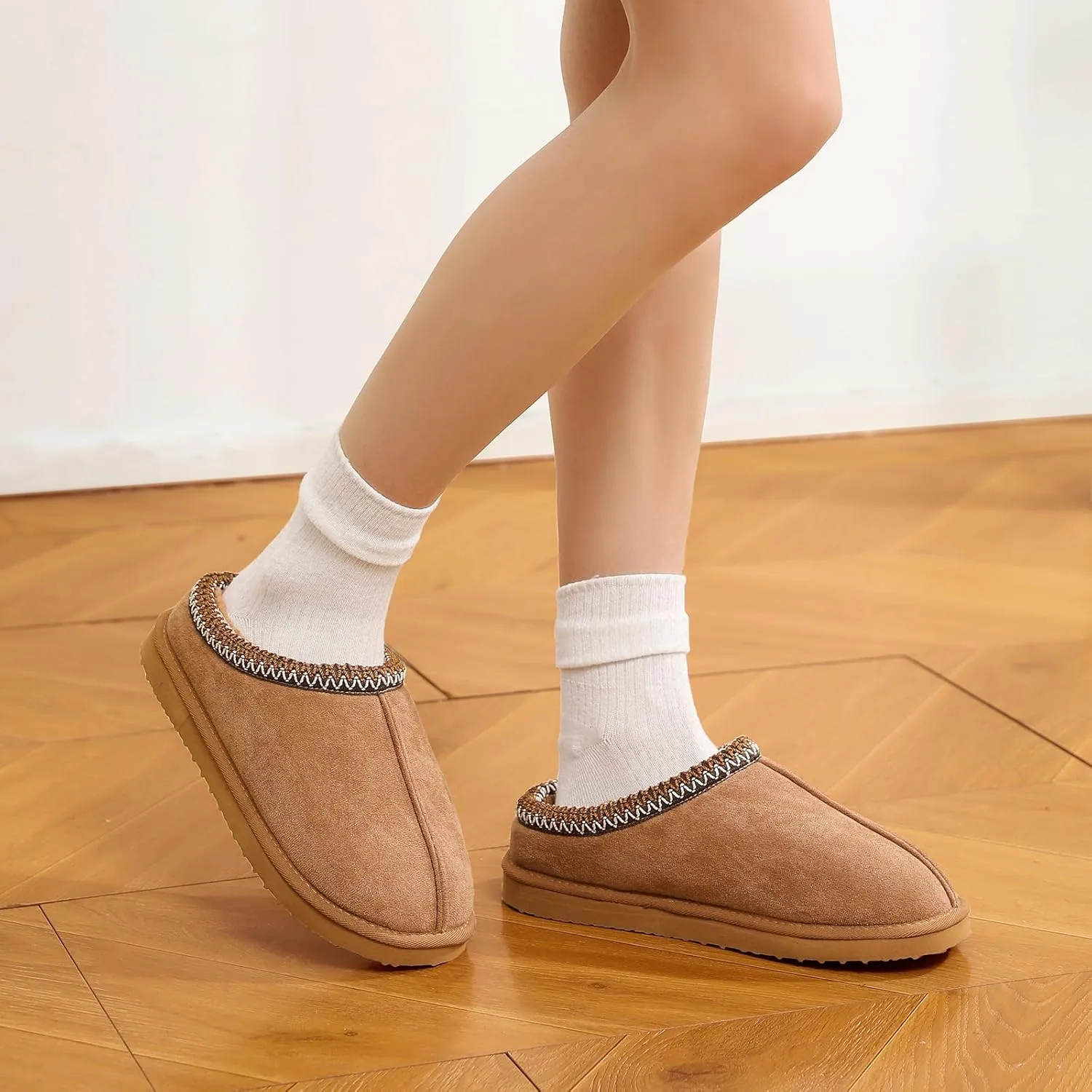 Fuzzy Slippers for Women Cozy Warm Shoes Indoor and Outdoor Faux Fur Fleece Lined Winter House Slippers for Woman Cute Short Ankle Shoes