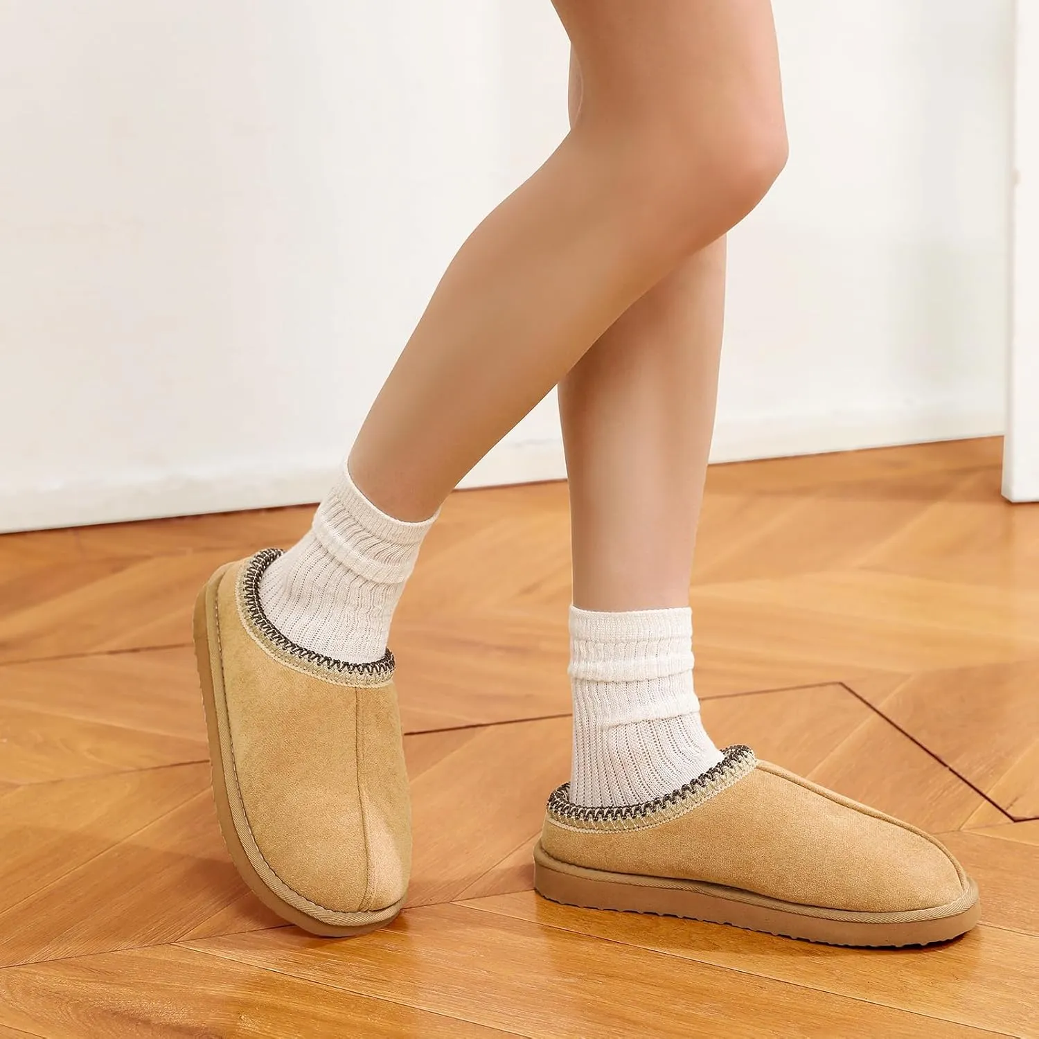 Fuzzy Slippers for Women Cozy Warm Shoes Indoor and Outdoor Faux Fur Fleece Lined Winter House Slippers for Woman Cute Short Ankle Shoes