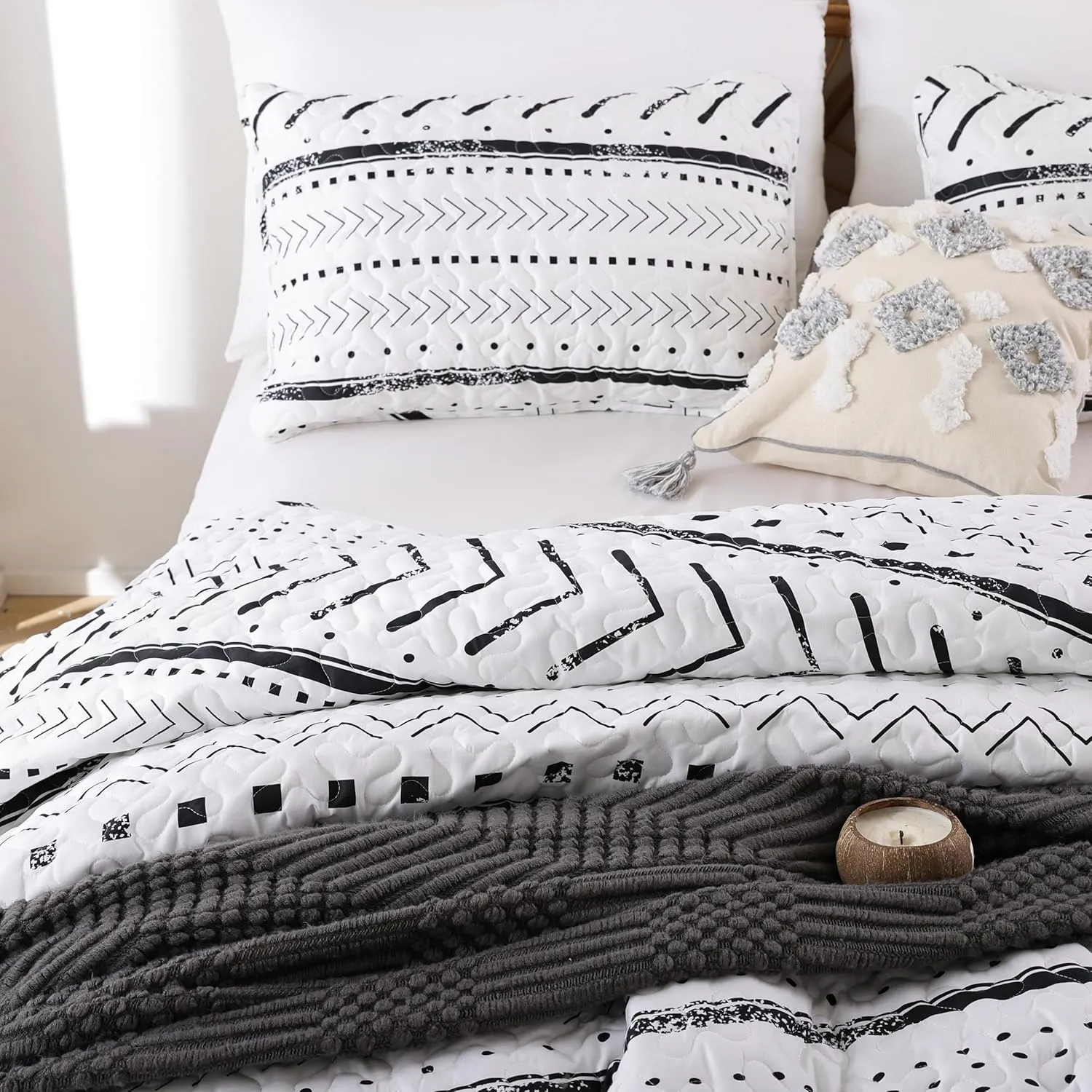 JANZAA Quilt Boho Bedding Set Queen Size – Lightweight Geometric Bedspread Coverlet, Soft Polyester Bedding Set for All Season, Machine Washable(Two Pillow Cases, White)
