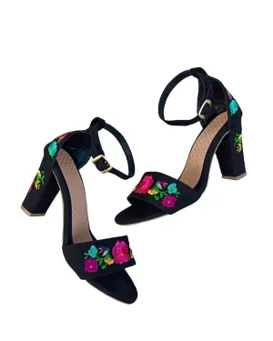 La Santa Art Mx Hight heel's embroidery. Sandalias mexicanas bordadas. Huaraches Mexicanos florales. Mexican high heels. (7)