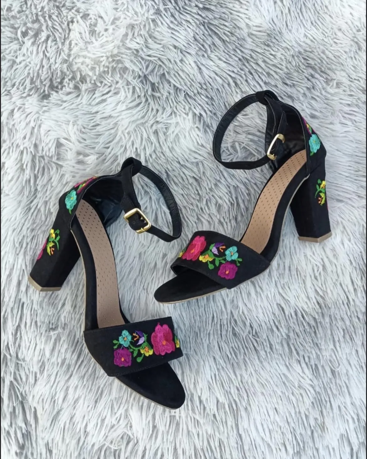 La Santa Art Mx Hight heel's embroidery. Sandalias mexicanas bordadas. Huaraches Mexicanos florales. Mexican high heels. (7)