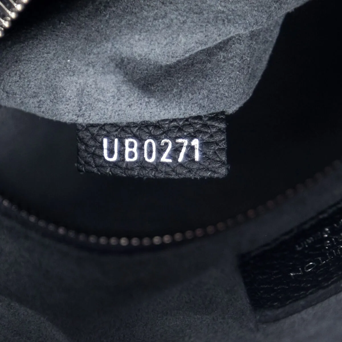 Louis Vuitton Black Mahina Beaubourg Hobo MM