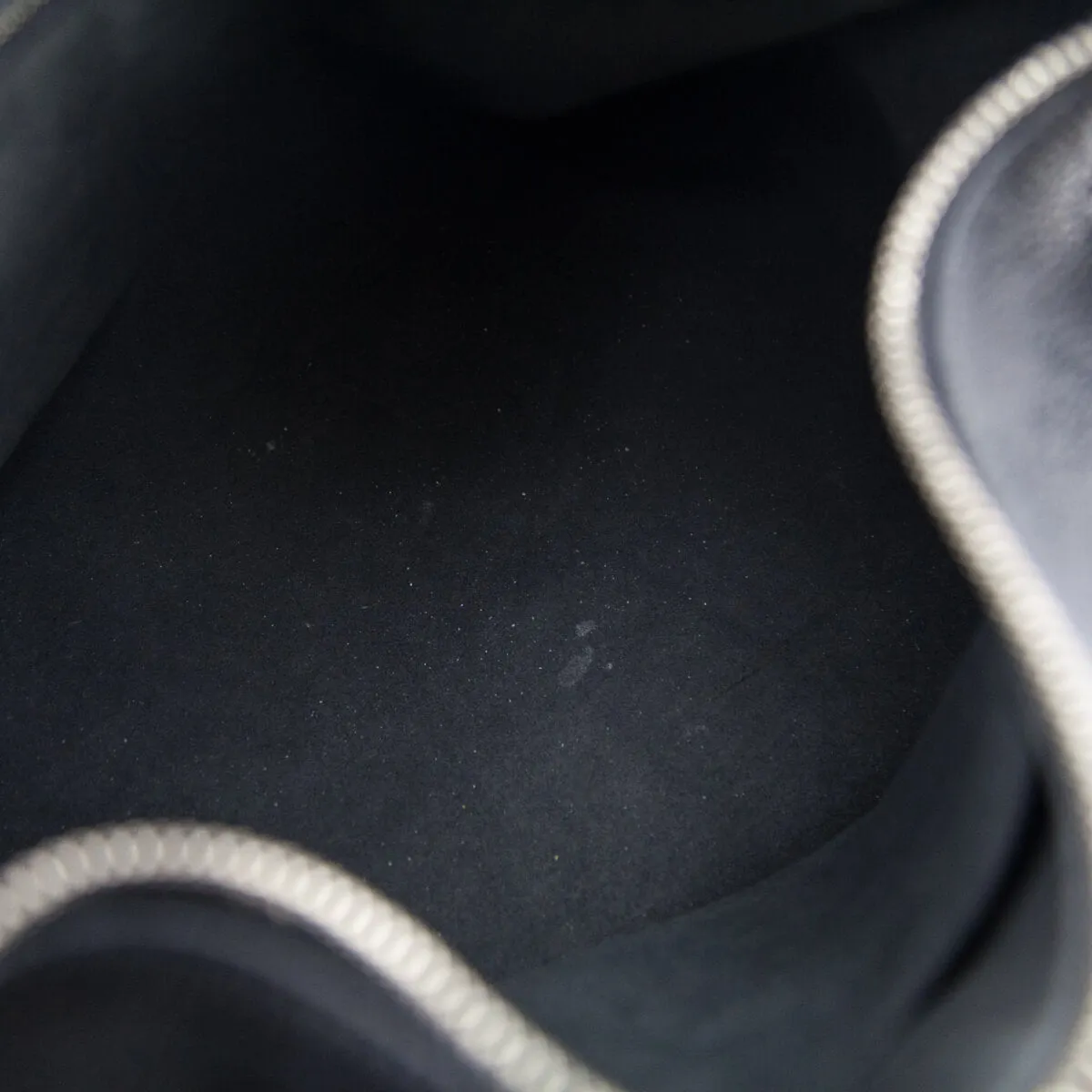Louis Vuitton Black Mahina Beaubourg Hobo MM