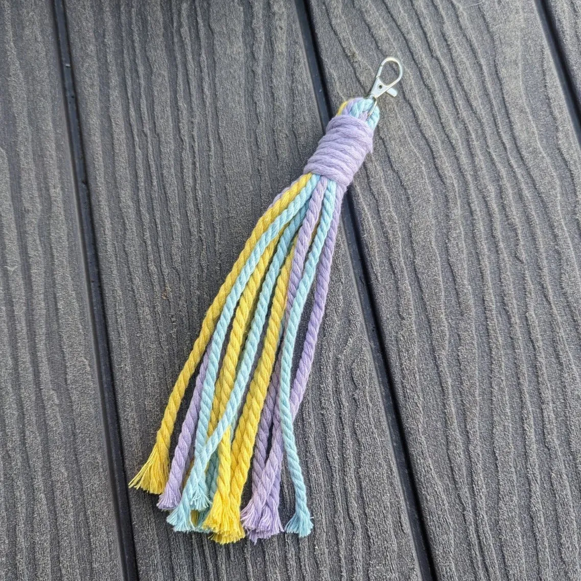 Macrame Tassel Keychain - Express Your Bohemian Style!