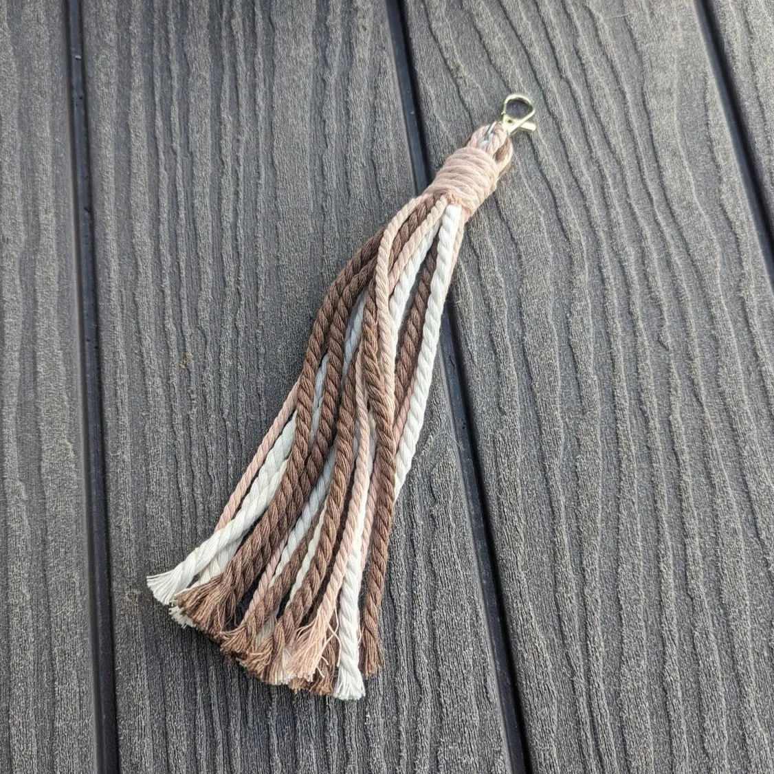 Macrame Tassel Keychain - Express Your Bohemian Style!