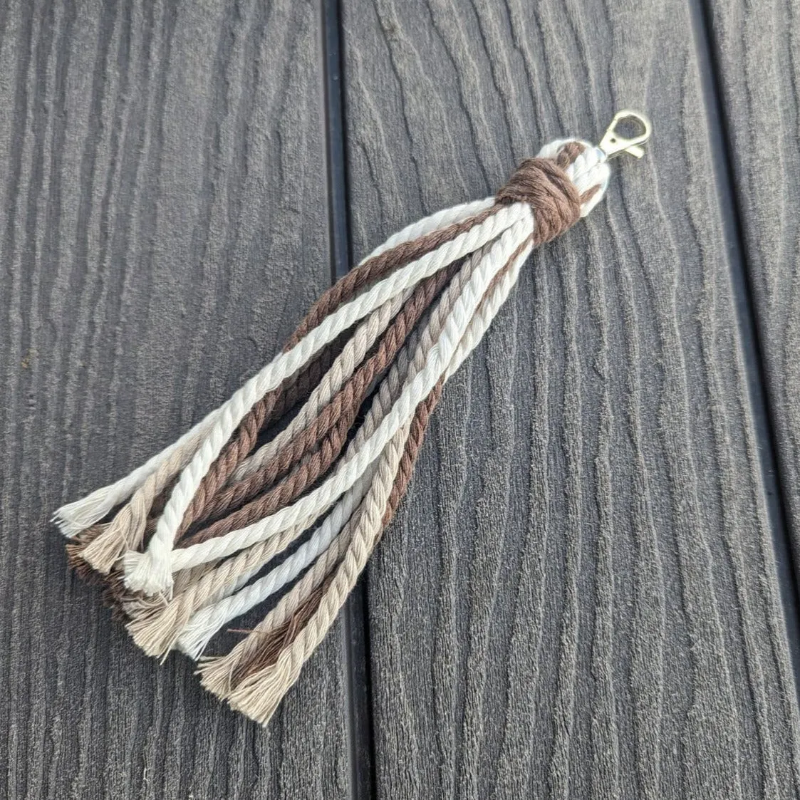 Macrame Tassel Keychain - Express Your Bohemian Style!