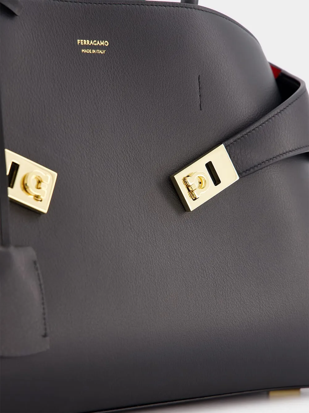 Medium Hug Handbag
