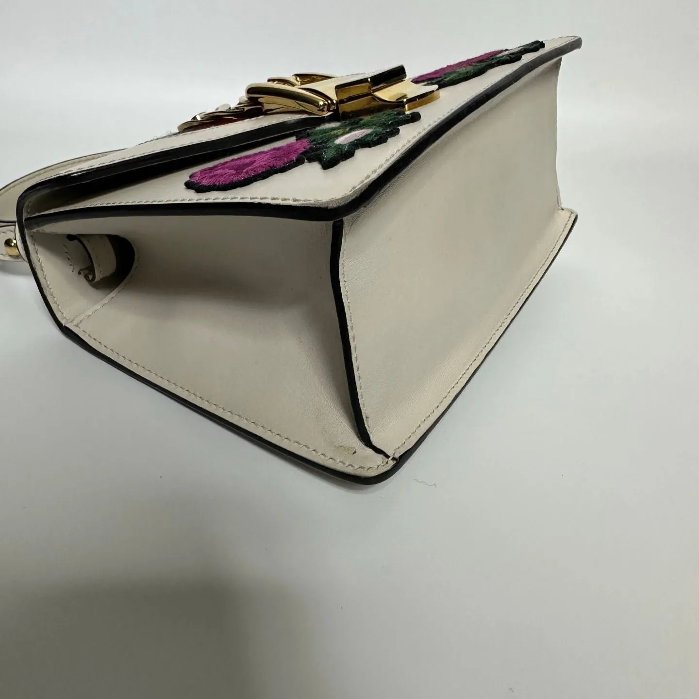 Preloved Gucci Sylvie Top Handle Bag Embroidered Leather - NG102590