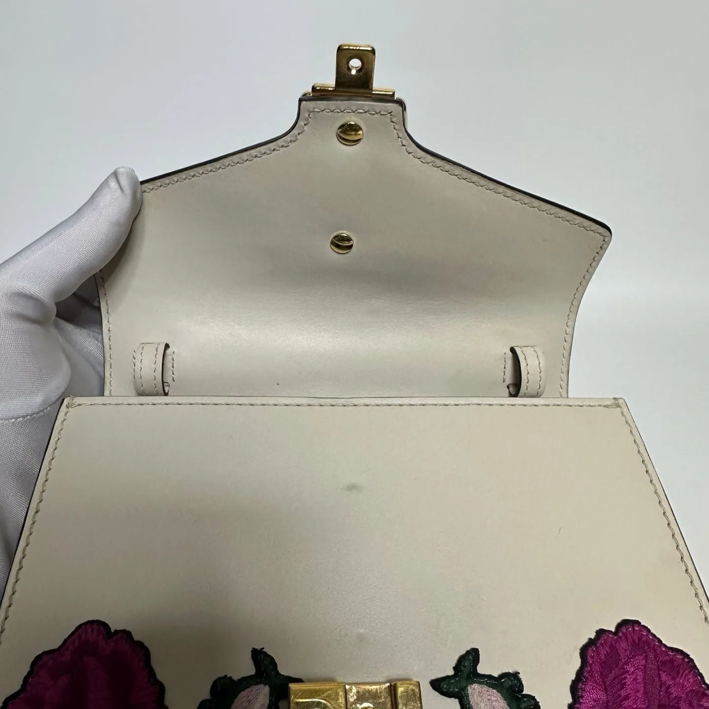 Preloved Gucci Sylvie Top Handle Bag Embroidered Leather - NG102590