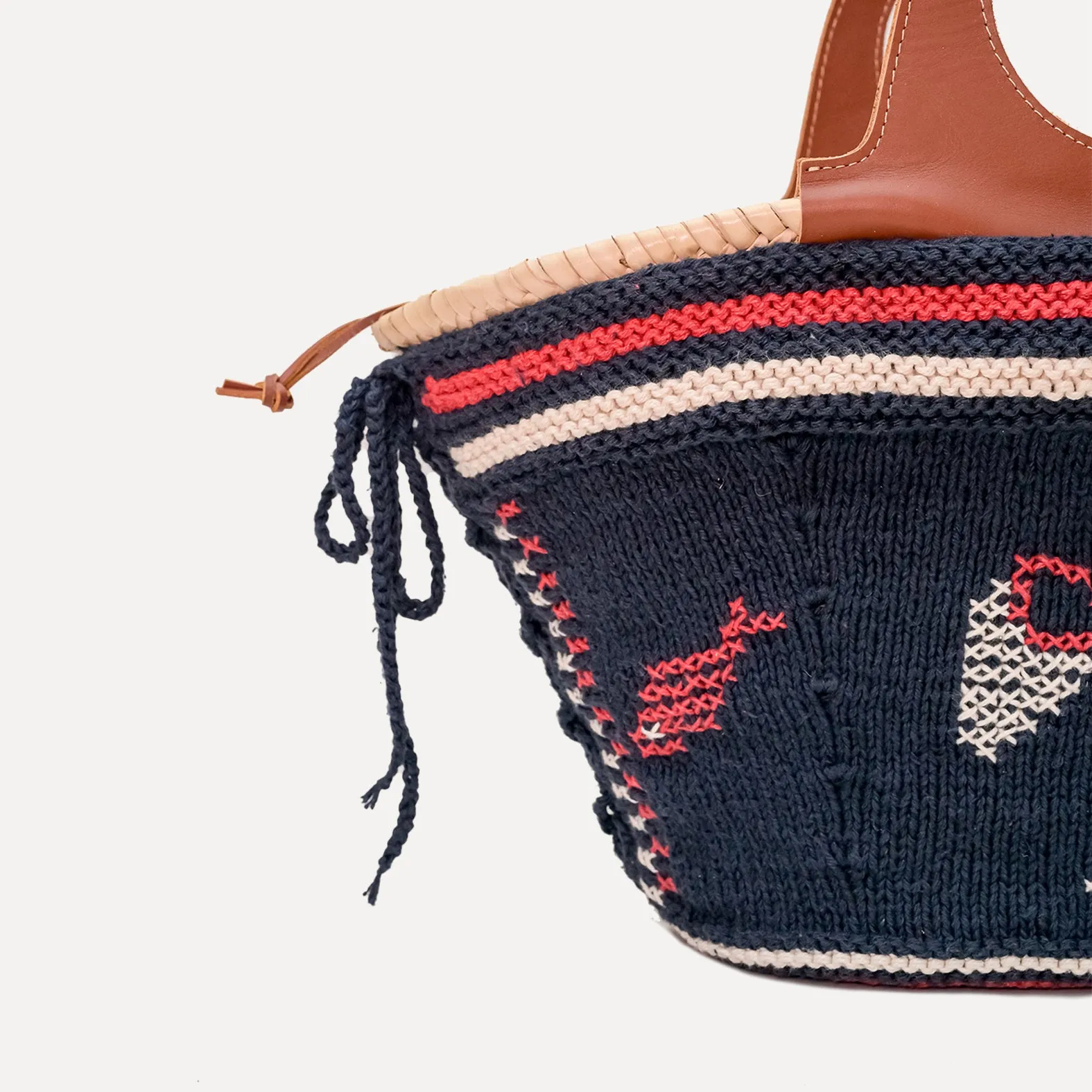 Póvoa - embroidered basket in navy