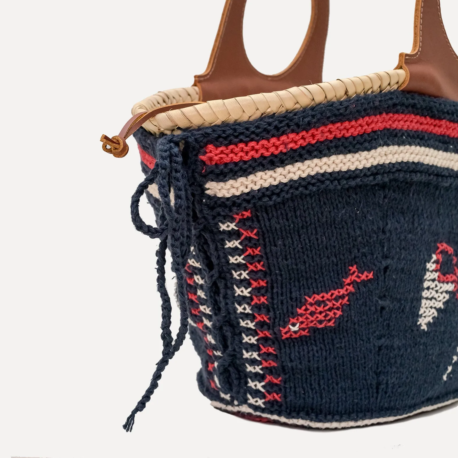 Póvoa - embroidered basket in navy