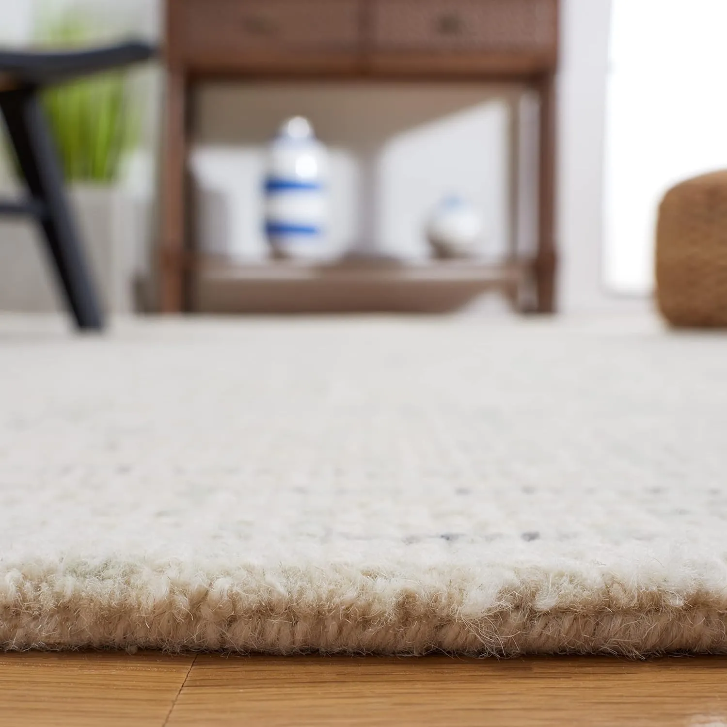 SAFAVIEH Abstract Collection Accent Rug - 3' x 5', Ivory & Light Grey, Handmade Wool, Ideal for High Traffic Areas in Entryway, Living Room, Bedroom (ABT468K)