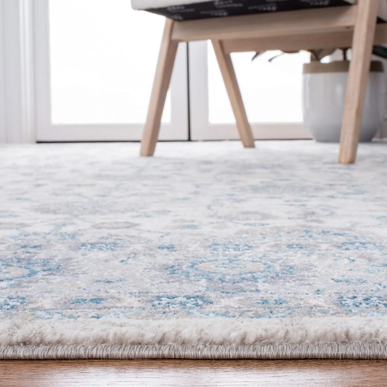 SAFAVIEH Sofia Collection 8' x 10' Ivory/Blue SOF330C Boho Tribal Oriental Distressed Non-Shedding Living Room Dining Bedroom Area Rug