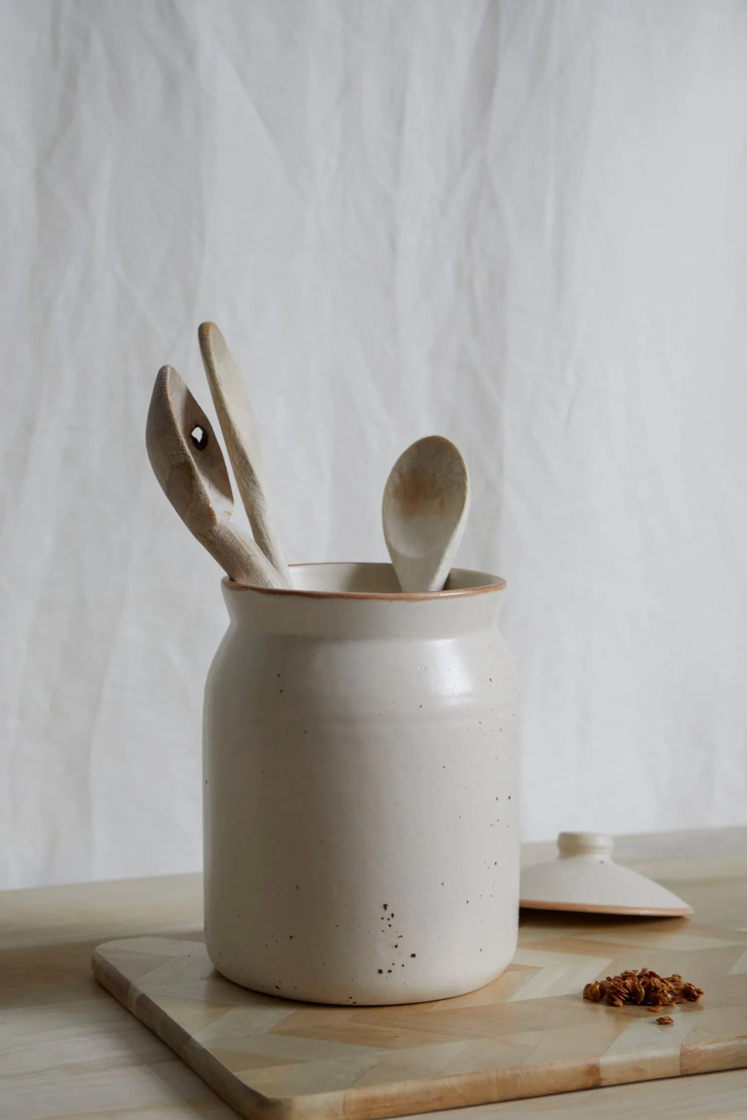 Shoreline Crockery Jar With Lid