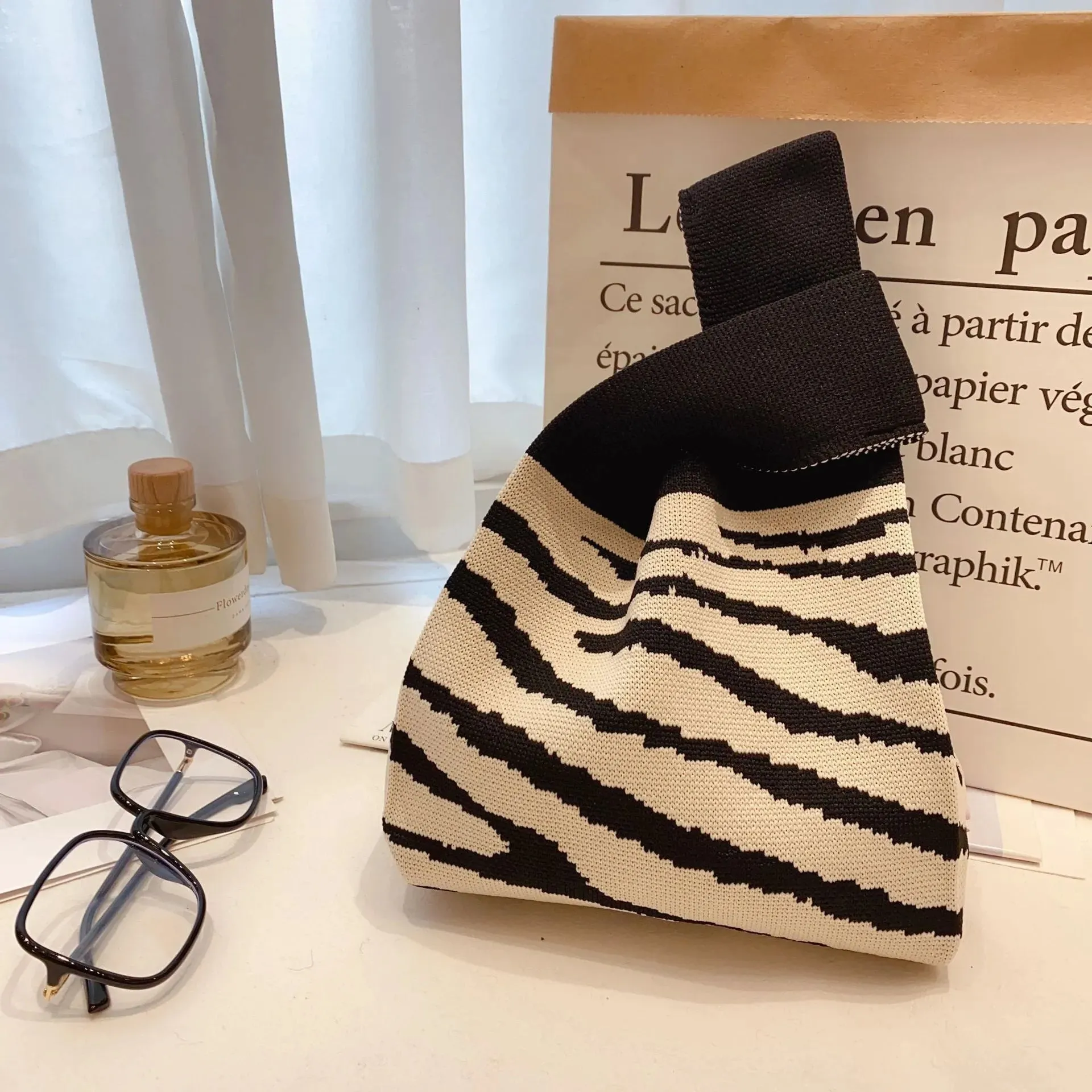 Womens Knot Wrist Bag Handmade Knitted Bag Portable Mini Striped Tote Bucket Phone Bags Large Capacity Autumn Winter Handbags