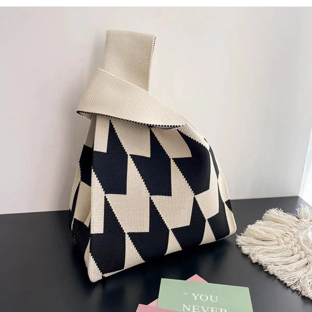 Womens Knot Wrist Bag Handmade Knitted Bag Portable Mini Striped Tote Bucket Phone Bags Large Capacity Autumn Winter Handbags