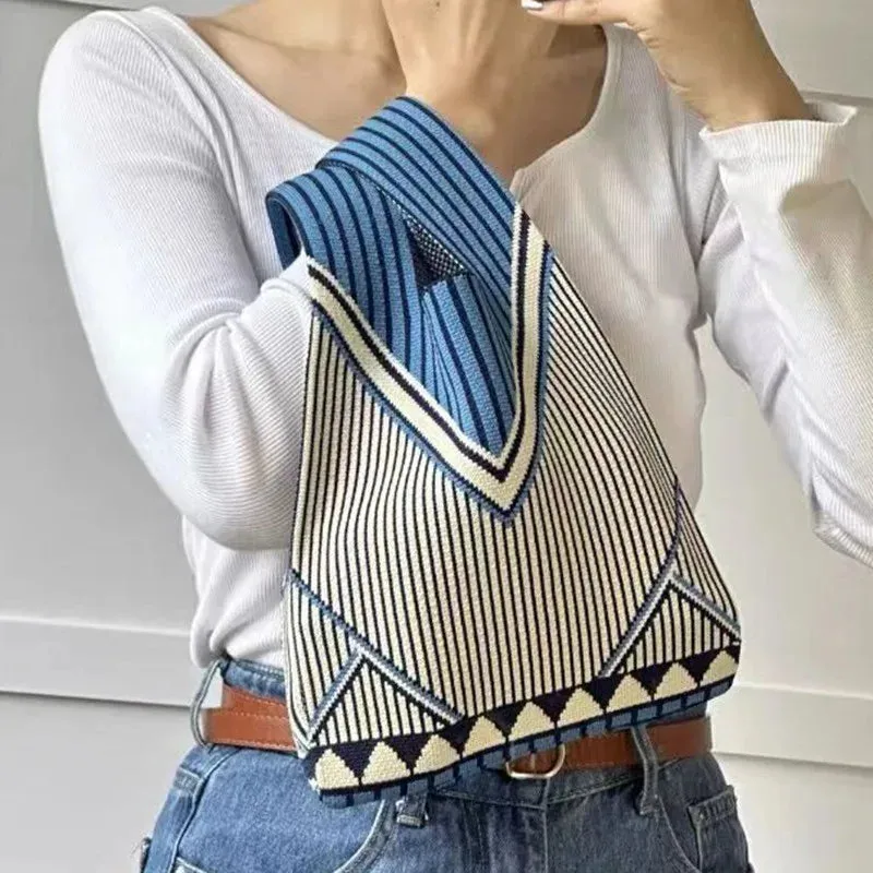 Womens Knot Wrist Bag Handmade Knitted Bag Portable Mini Striped Tote Bucket Phone Bags Large Capacity Autumn Winter Handbags