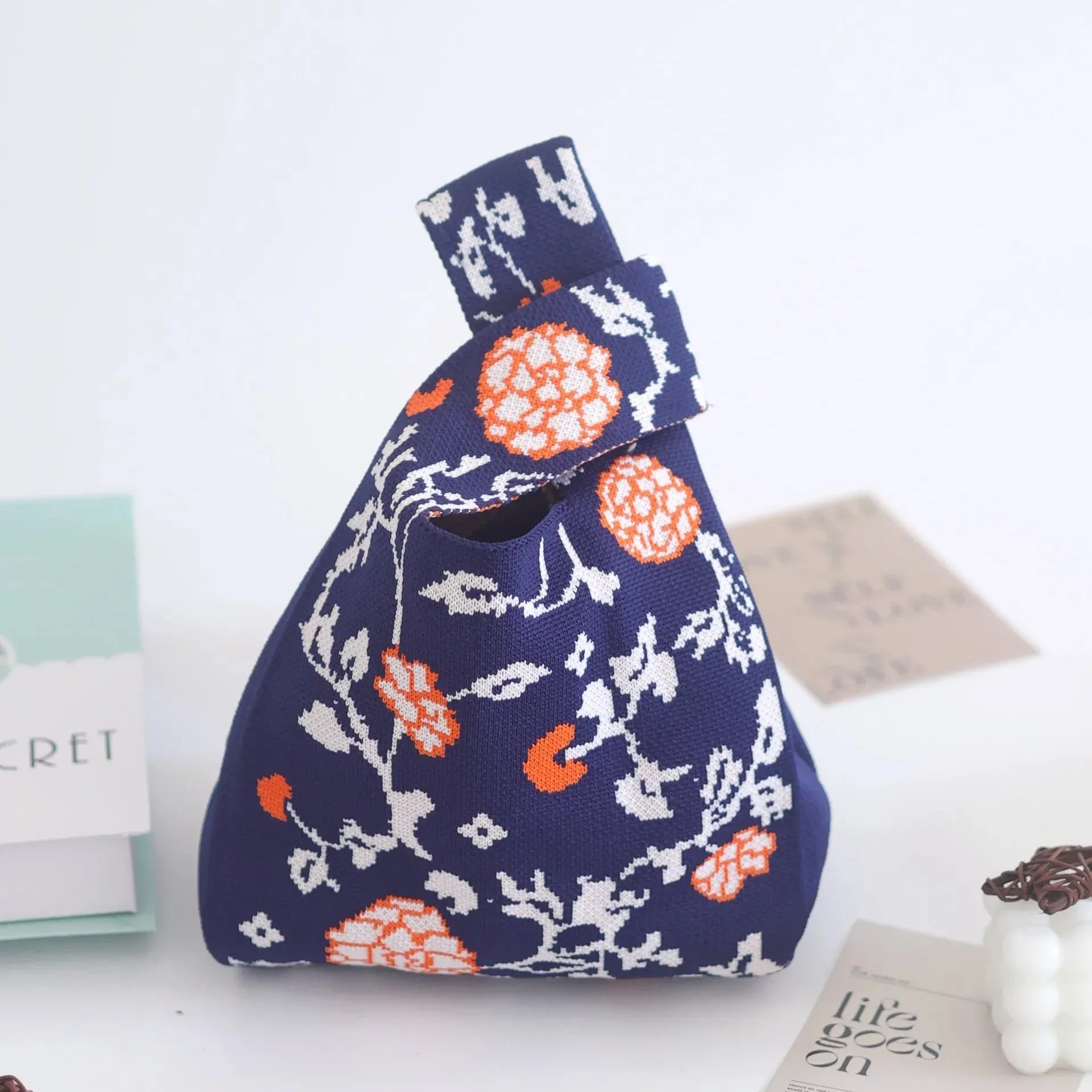 Womens Knot Wrist Bag Handmade Knitted Bag Portable Mini Striped Tote Bucket Phone Bags Large Capacity Autumn Winter Handbags